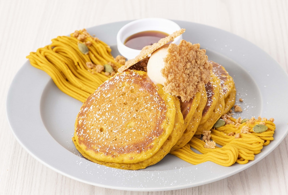 限定スペシャルメニュー『パンプキンスパイスパンケーキ』/『ポークトーバー チリコンカン』